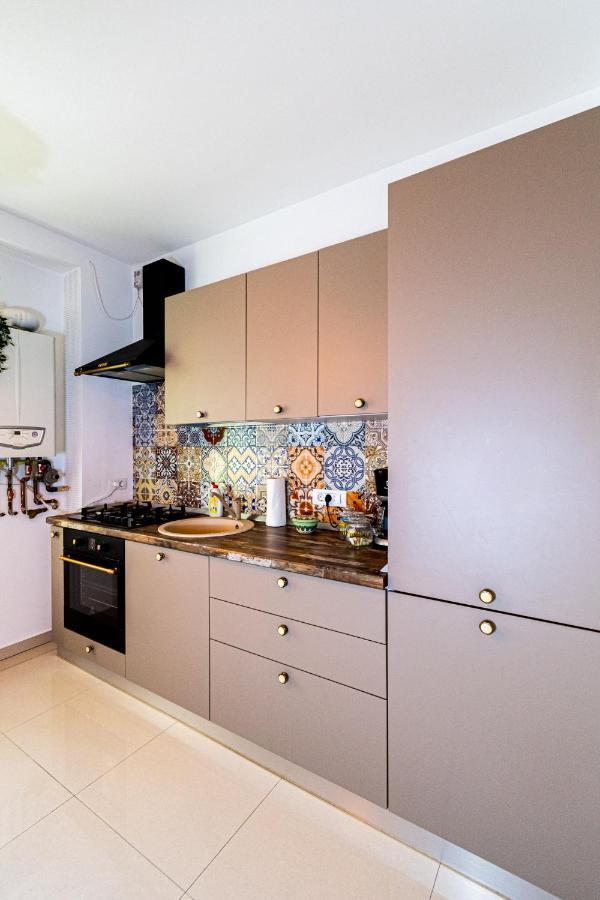 Nature Apartment - Minutes Away From The Old Town And Afi Mall Braşov Exterior foto